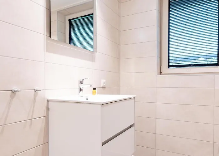 Bos Met Hottub & Sauna | 6 Personen Casa de Férias Wekerom