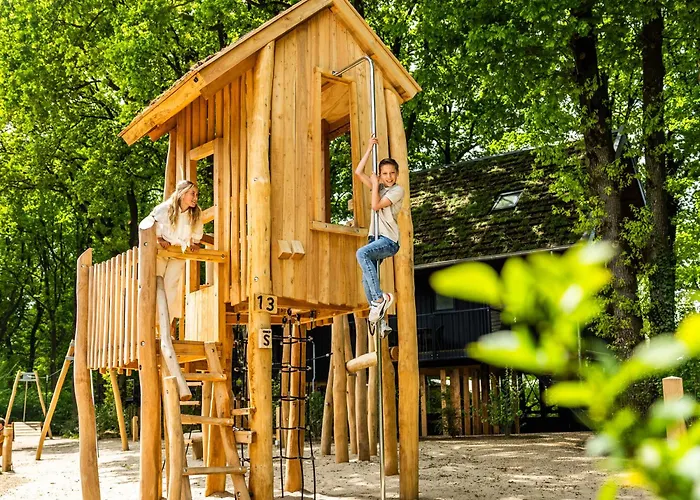 Bos Met Hottub & Sauna | 6 Personen Casa de Férias Wekerom